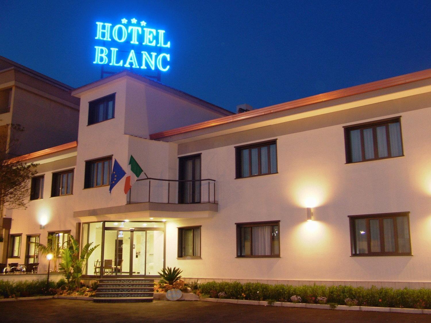 Hotel Blanc Casoria Esterno foto
